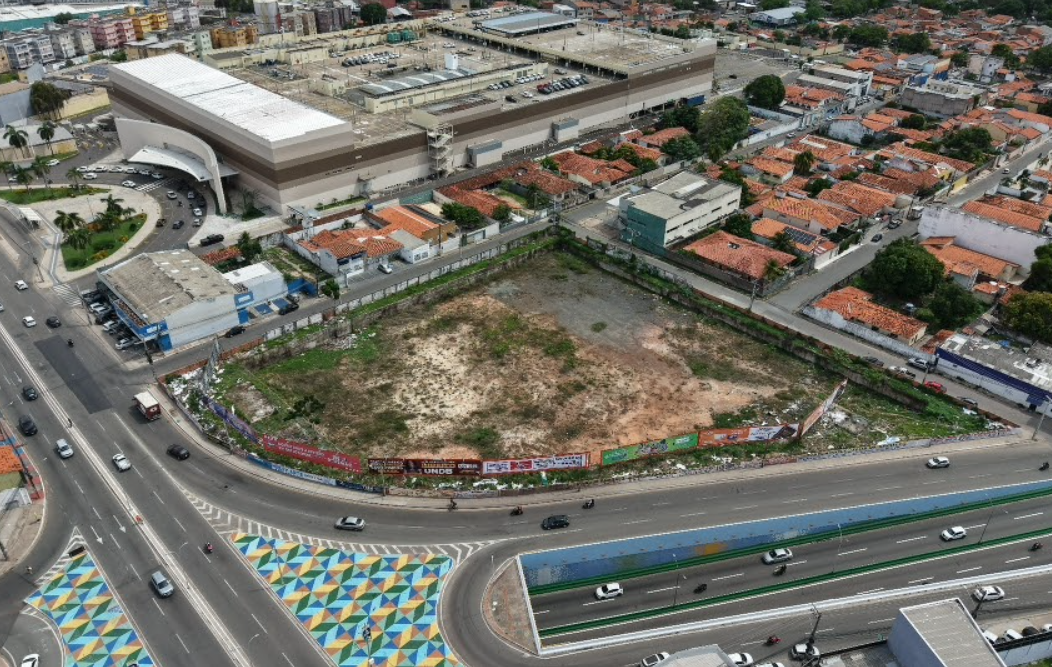 Terreno com 8.553,69m² - Cohab Anil