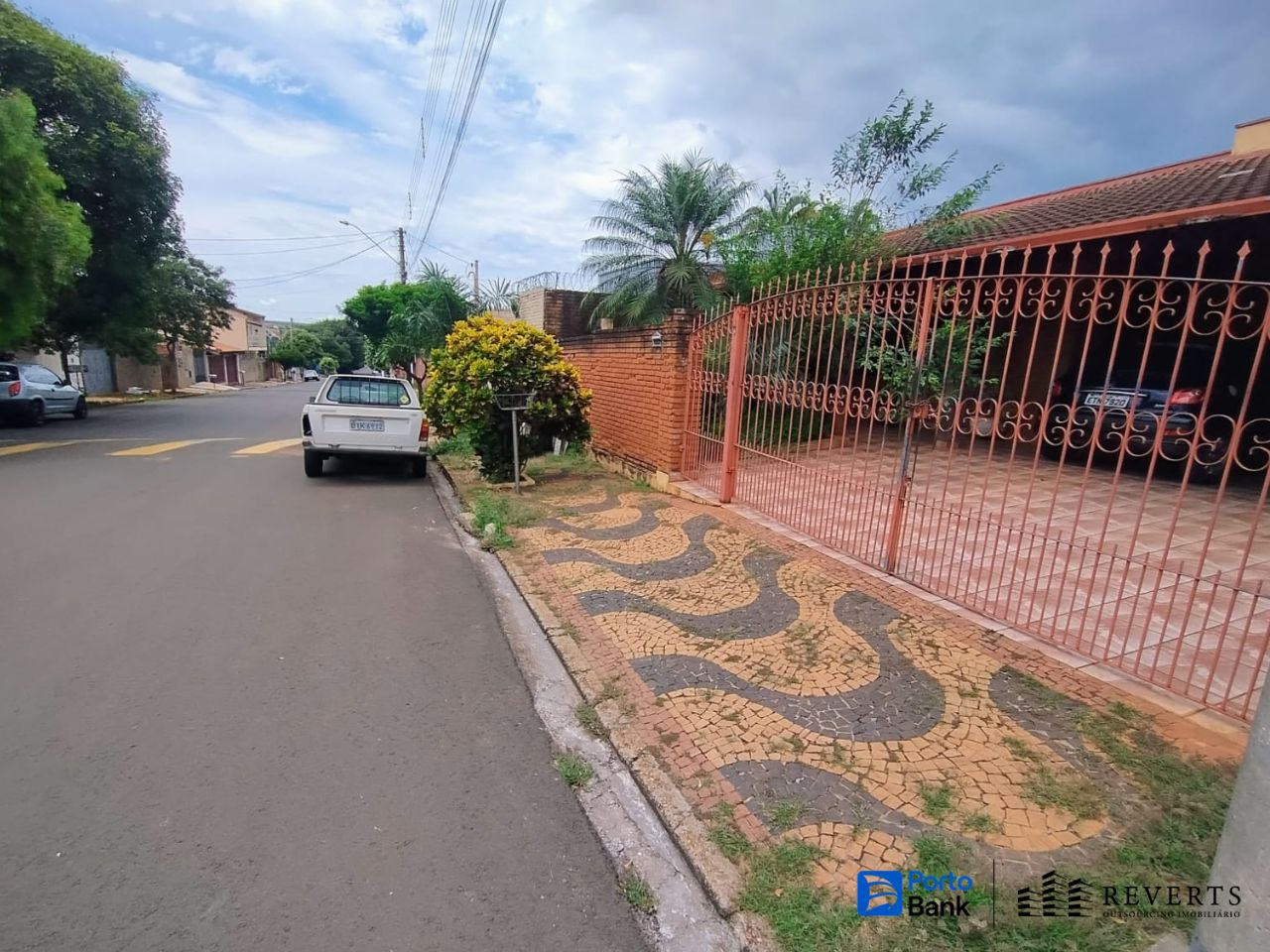 LOTE 11: Casa com 214,46 m² - Pq Res. Itamaraty LEME SP, localizado em Leme - SP