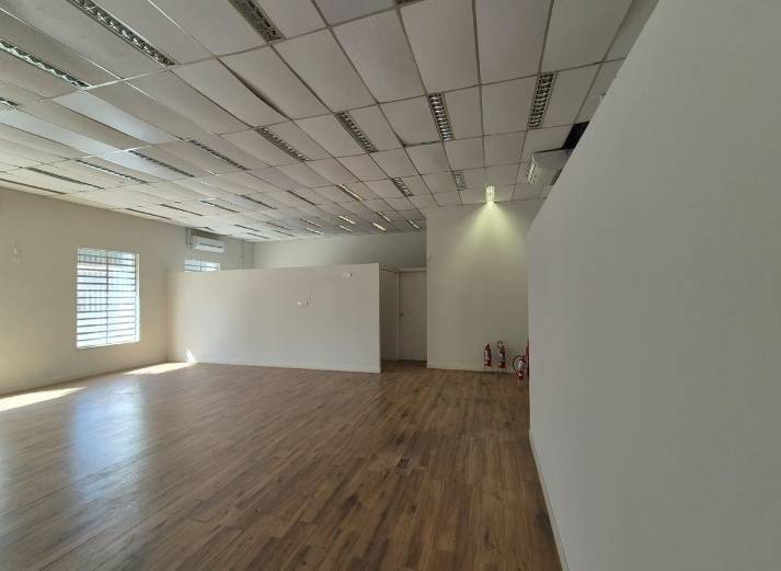 LOTE 13: Ex-agência, Padrão, 0 vaga(s) de garagem OSCAR BRESSANE SP, localizado em Oscar Bressane - SP, bairro Centro