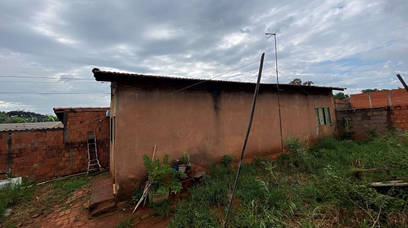 LOTE 1: Direitos sobre casa com 300m² (A.T) - Jardim Santa Lúcia COLINA SP, localizado em Colina - SP