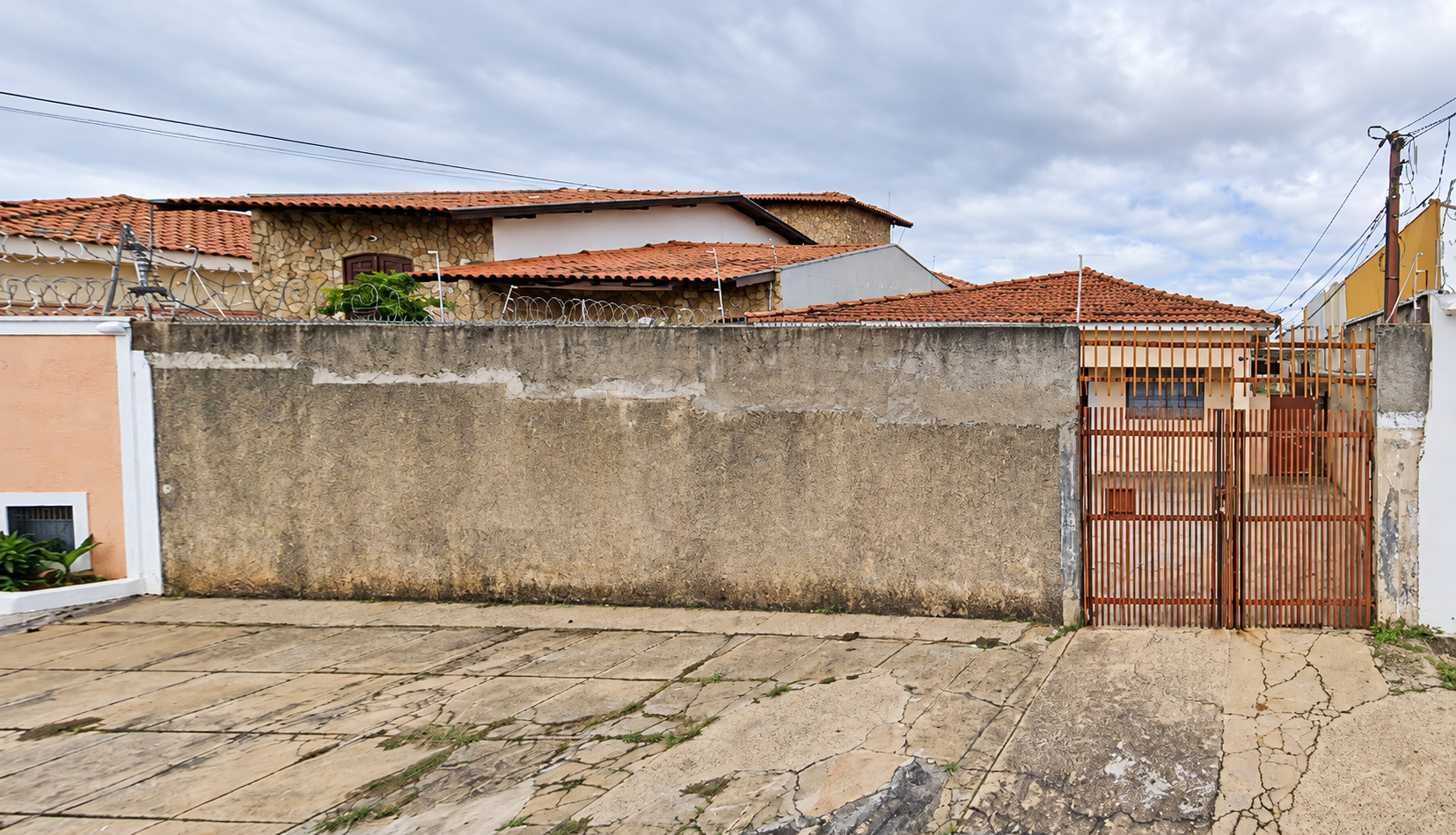 CASA COM 3 QUARTOS, GARAGEM NO JARDIM PACAEMBU - SÃO CARLOS/SP