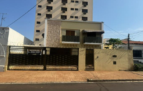CASA COM 241,60 M² - CENTRO- ARARAQUARA/SP