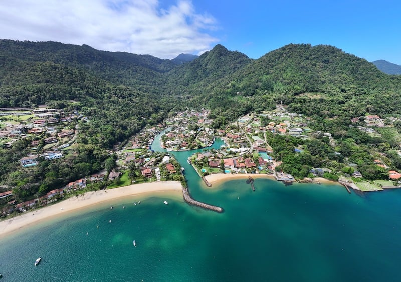 Imagem do imóvel LOTE 6: Refúgio de luxo em Cond.: 1.670m² de Terr. e Lazer Completo! ANGRA DOS REIS RJ