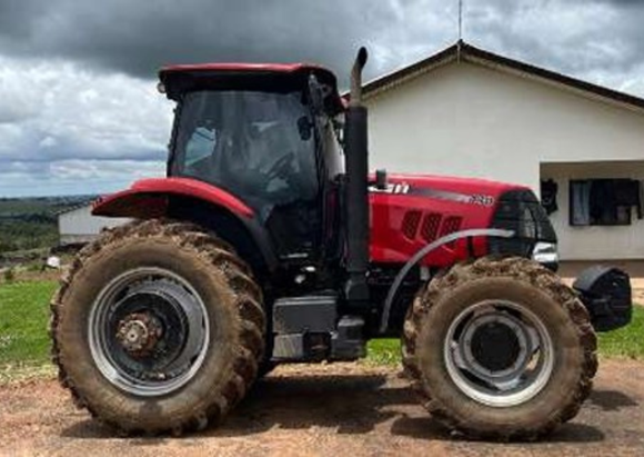 TRATOR AGRÍCOLA DE PNEUS, MARCA CASE IH - CARAMBEÍ/PR