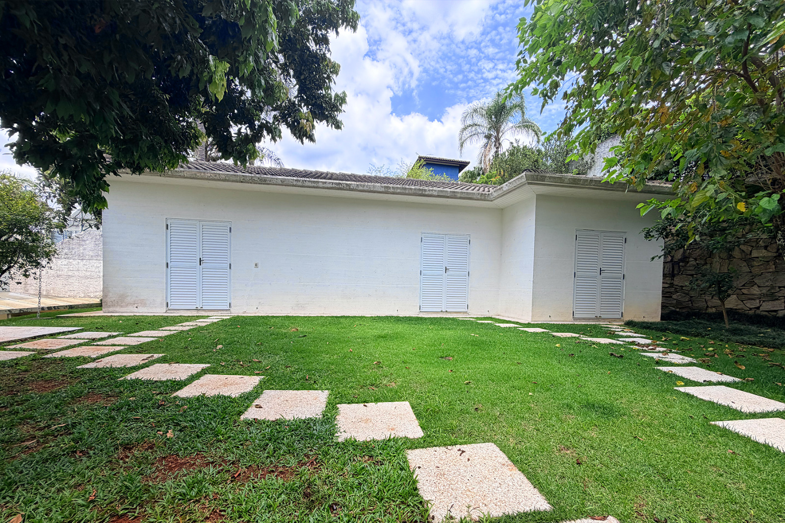 LOTE 16: Mansão com 2.000,00 m² de terreno - Granja Viana COTIA SP, localizado em Cotia - SP, bairro Granja Viana