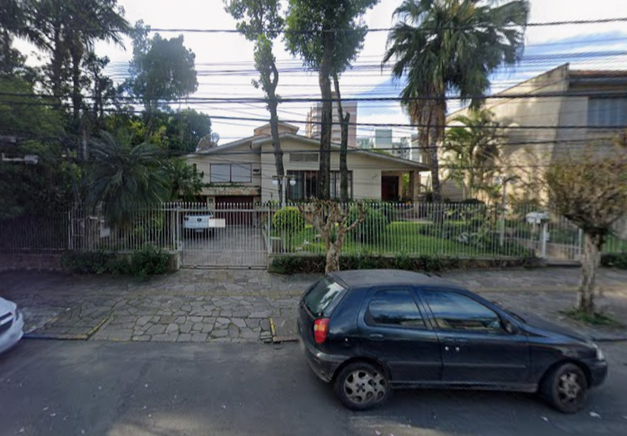Casa com 300,00 m² - Centro