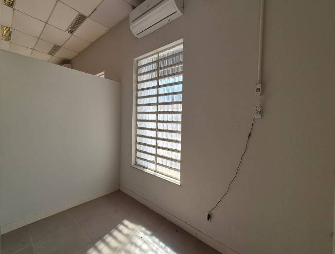 LOTE 13: Ex-agência, Padrão, 0 vaga(s) de garagem OSCAR BRESSANE SP, localizado em Oscar Bressane - SP, bairro Centro