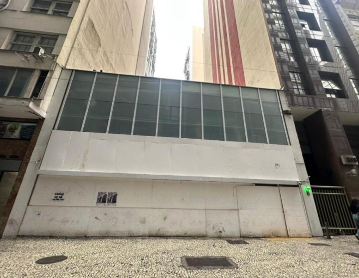PRÉDIO COMERCIAL DESOCUPADO COM 548,26m² - CENTRO - RIO DE JANEIRO/RJ