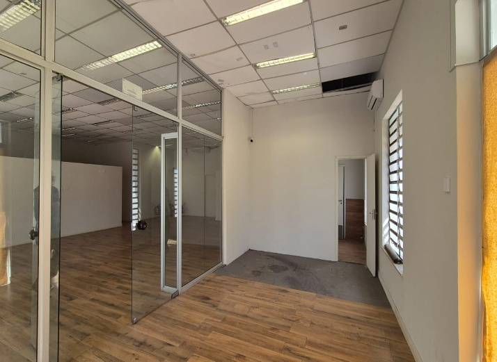 LOTE 13: Ex-agência, Padrão, 0 vaga(s) de garagem OSCAR BRESSANE SP, localizado em Oscar Bressane - SP, bairro Centro