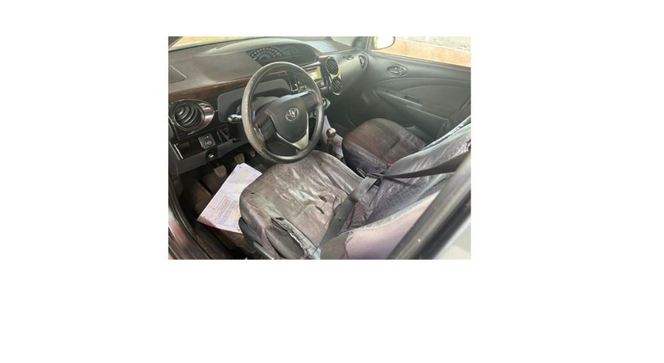 Toyota Etios SD X, ano 14/15 — foto 4 de 5