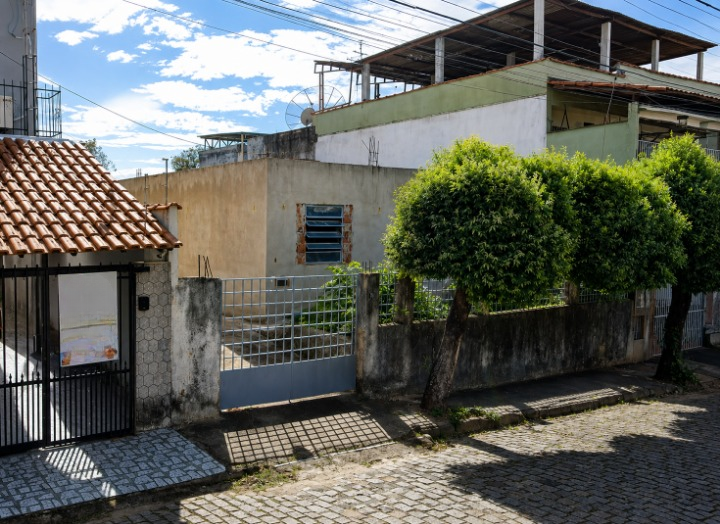 LOTE 6: Casa com 240,00 m² - Maria Guimarães França LEOPOLDINA MG, localizado em Leopoldina - MG